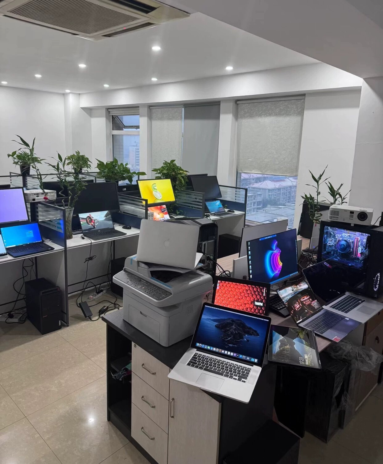 急转！！！ 分公司合并处理一批联想全套台式机，二手9成新电脑主机 急出30台二手电脑，实际使用不到一年，无任何质量问题，运行流畅，配件齐全，开机即可使用 可流畅